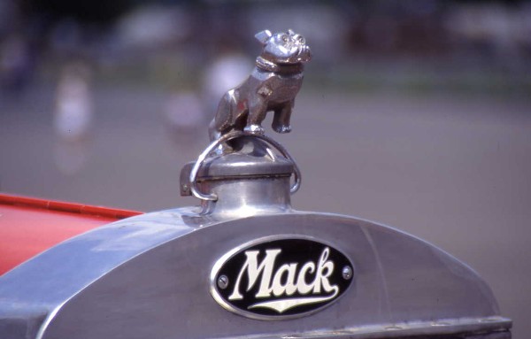 Mack Truck Bulldog